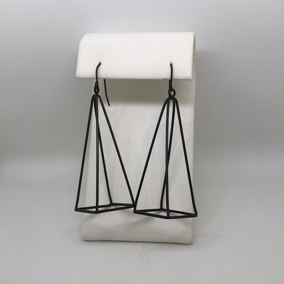 BLACK TRIANGLE EARRINGS✨✨✨ - Picture 1 of 2